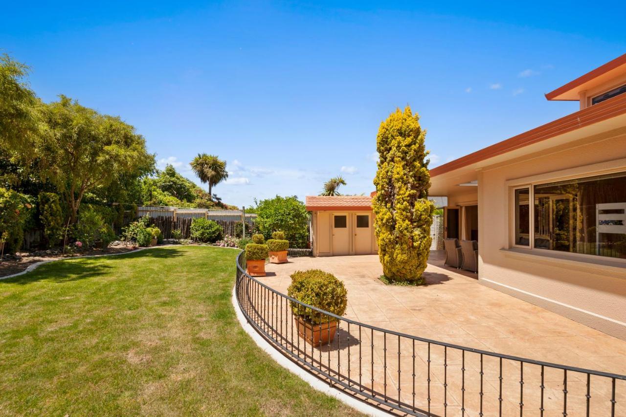 Lake View By Town Taupo Exterior photo