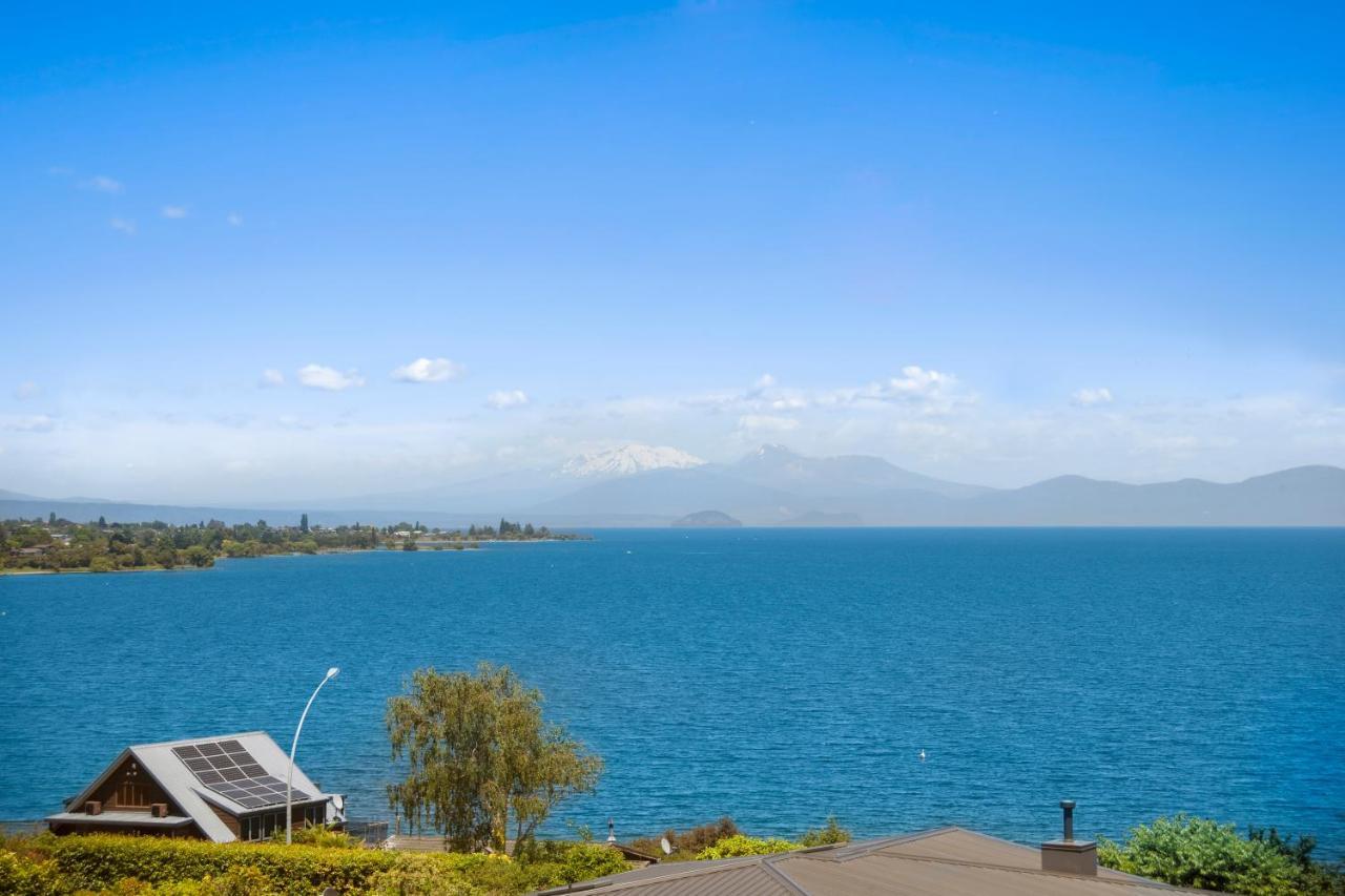 Lake View By Town Taupo Exterior photo